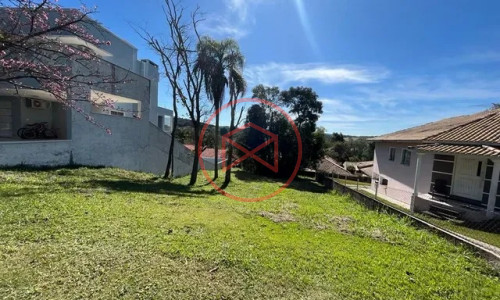 Lote em Condomínio Fechado Antes do Centro de Ibiúna!!