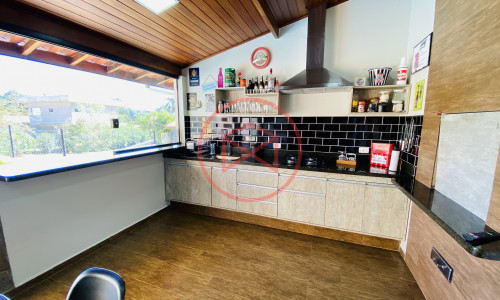 Casa em Condomínio de Alto Padrão!