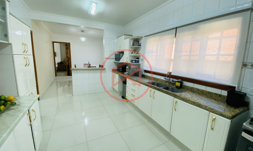 Casa em Condomínio de Alto Padrão!