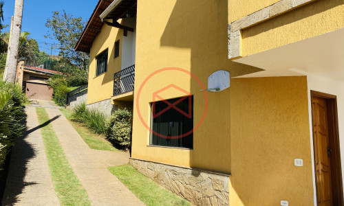 Casa em Condomínio de Alto Padrão!