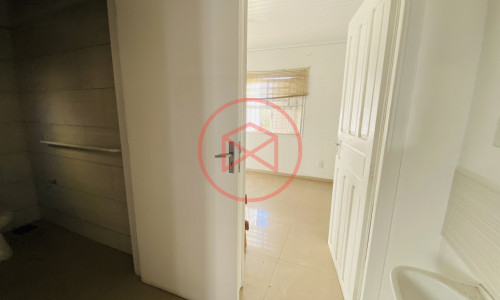 Casa Comercial no Centro de Ibiúna