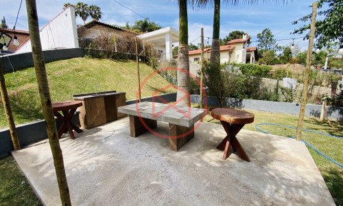 Casa em Condomínio Fechado antes do centro de Ibiúna.