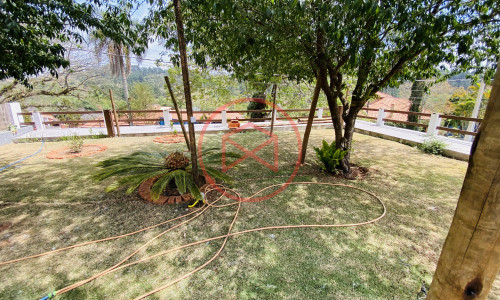 Casa em Condomínio Fechado antes do centro de Ibiúna.