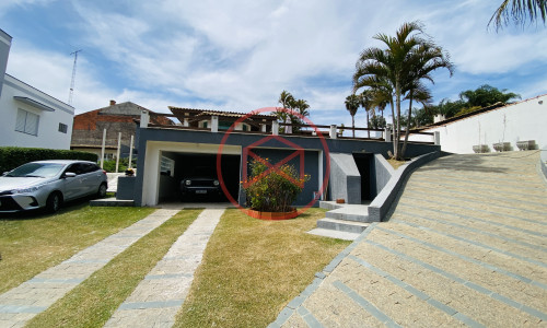 Casa em Condomínio Fechado antes do centro de Ibiúna.