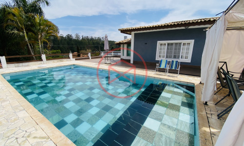 Casa em Condomínio Fechado antes do centro de Ibiúna.