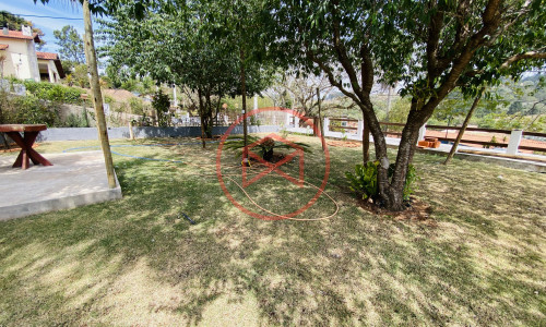 Casa em Condomínio Fechado antes do centro de Ibiúna.