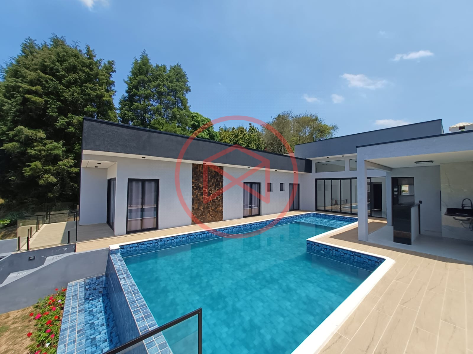 Chácara em Condomínio Antes do Centro de Ibiúna. Interior de SP