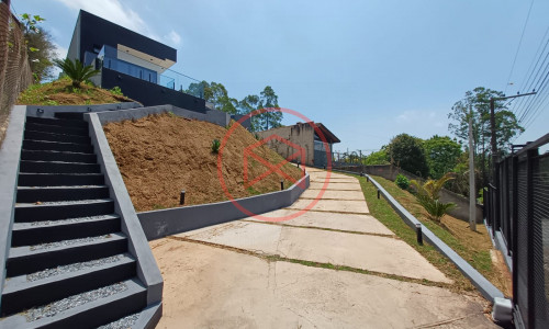 Chácara em Condomínio Antes do Centro de Ibiúna. Interior de SP