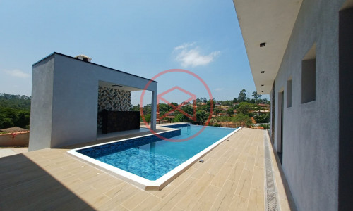 Chácara em Condomínio Antes do Centro de Ibiúna. Interior de SP