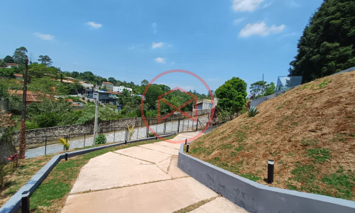 Chácara em Condomínio Antes do Centro de Ibiúna. Interior de SP