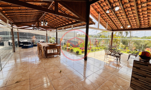 Chácara em Condomínio Fechado. Interior de SP