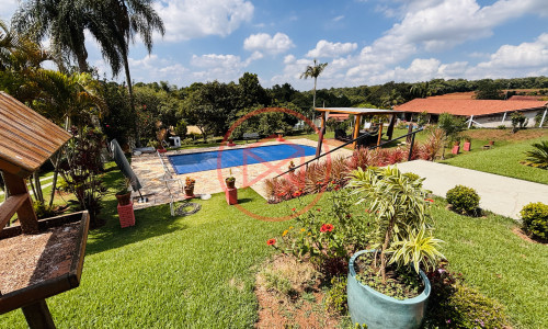 Chácara em Condomínio Fechado. Interior de SP