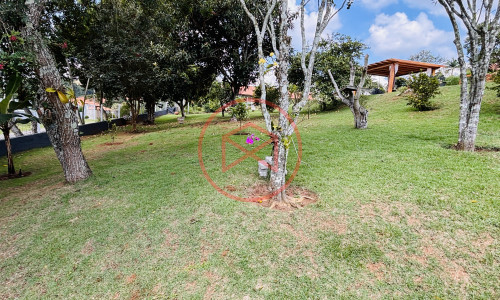 Chácara em Condomínio Fechado. Interior de SP