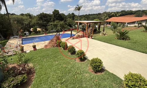 Chácara em Condomínio Fechado. Interior de SP