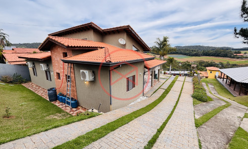 Chácara em Condomínio Fechado Próximo do Centro de Ibiúna.