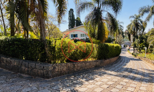 Casa em Condomínio Fechado no Centro de Ibiúna