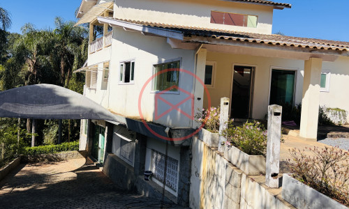 Casa em Condomínio Fechado no Centro de Ibiúna