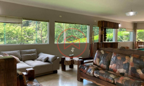 Casa em Condomínio Fechado no Centro de Ibiúna