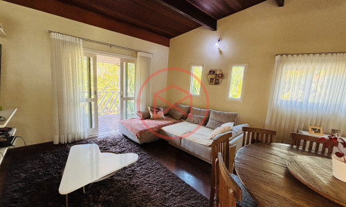 Casa em Condomínio Fechado no Centro de Ibiúna