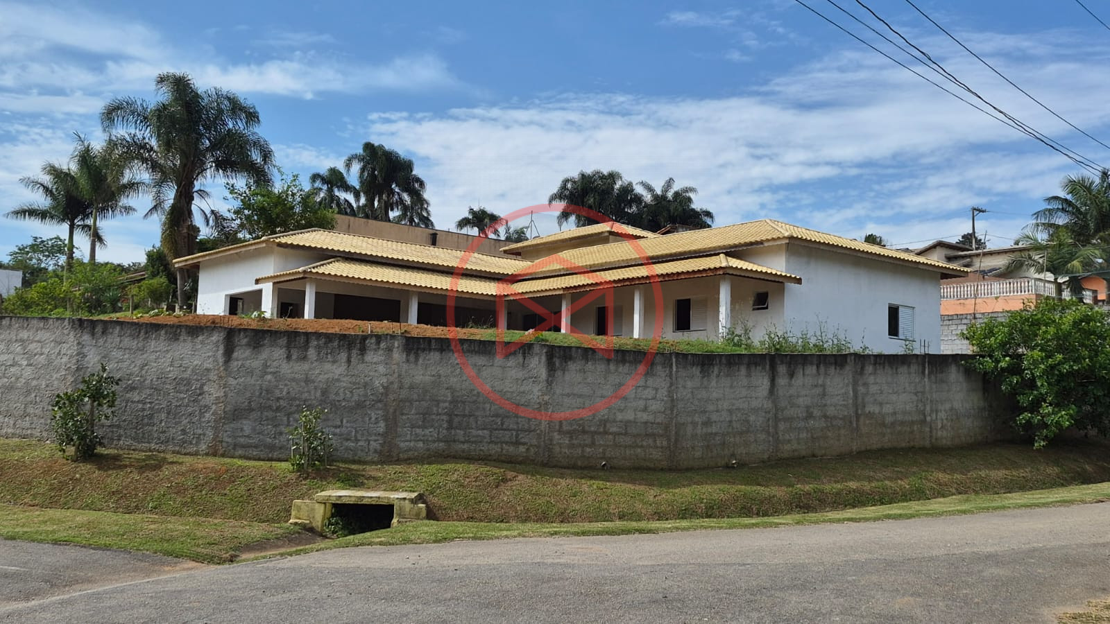 Chácara em Condomínio Fechado Próximo do Centro de Ibiúna.