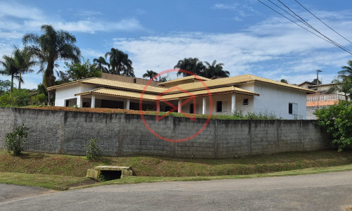 Chácara em Condomínio Fechado Próximo do Centro de Ibiúna.